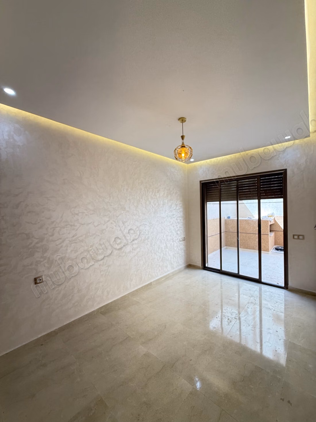 Appartement à l'achat à Hamza. 3 pièces. Porte blindée et résidence sécurisée — 3