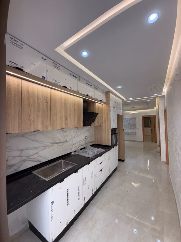Appartement à l'achat à Hamza. 3 pièces. Porte blindée et résidence sécurisée