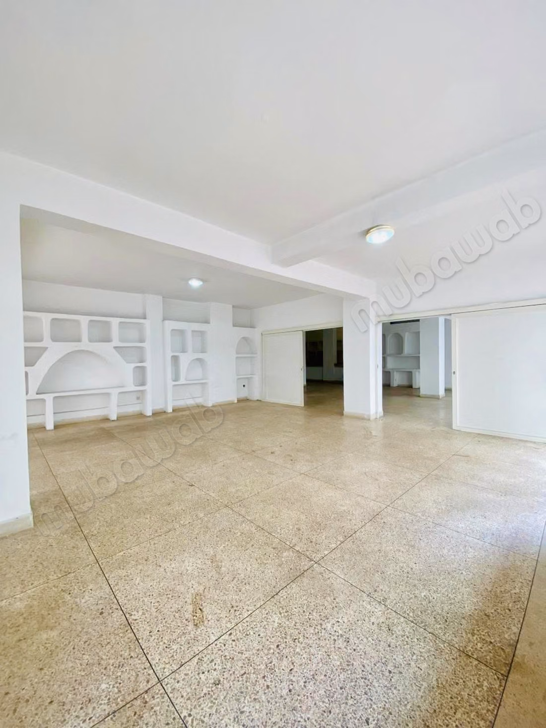 Local commercial d'angle à Vendre 
CIL 329m2