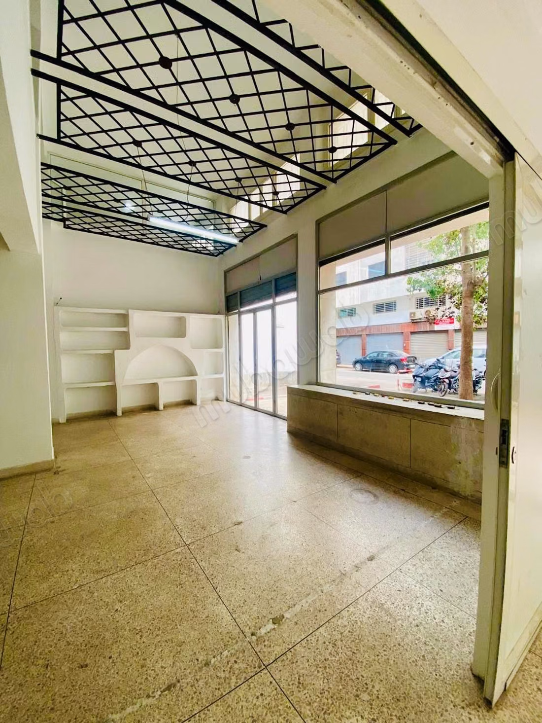 Local commercial d'angle à Vendre 
CIL 329m2