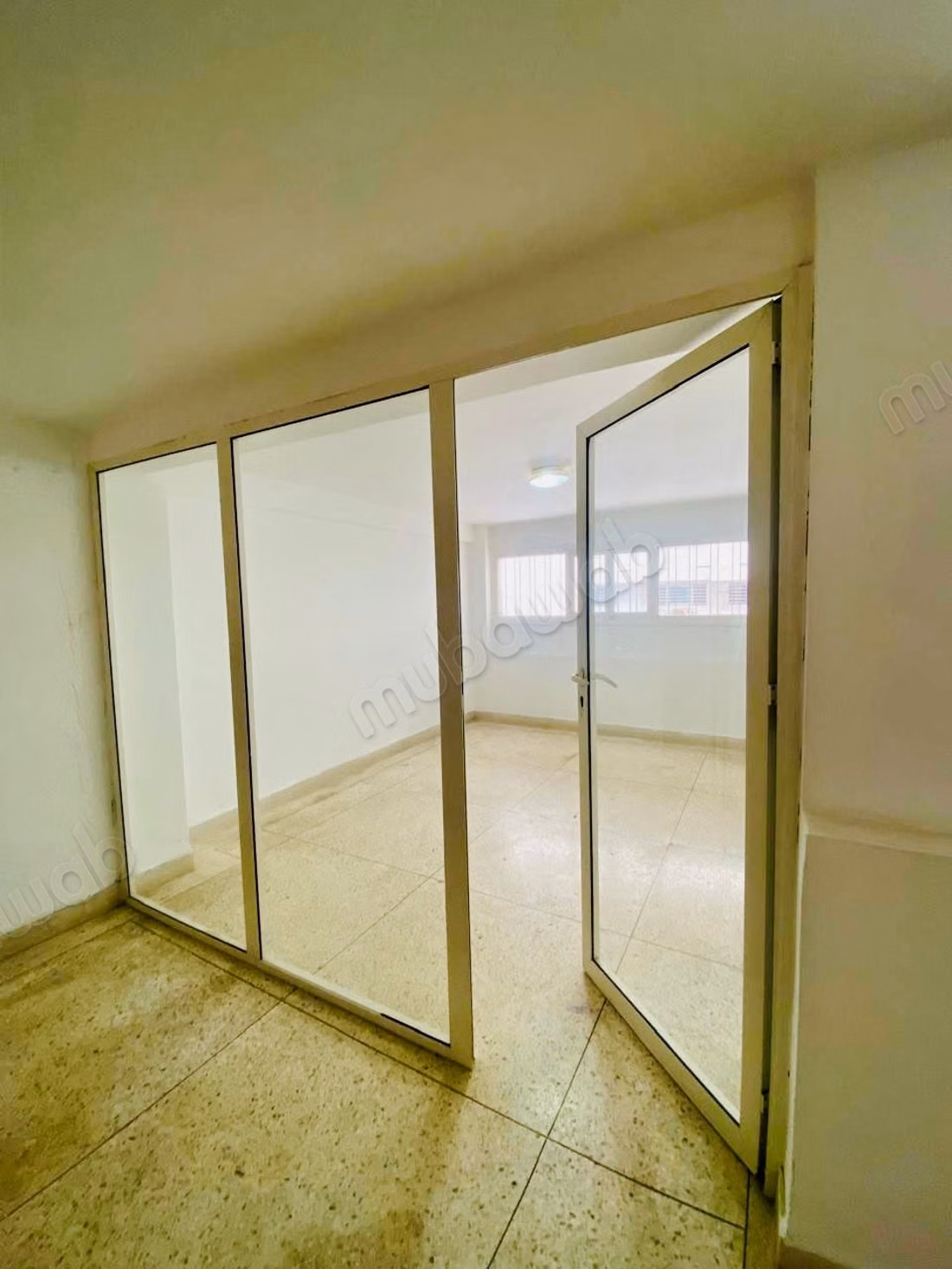 Local commercial d'angle à Vendre 
CIL 329m2