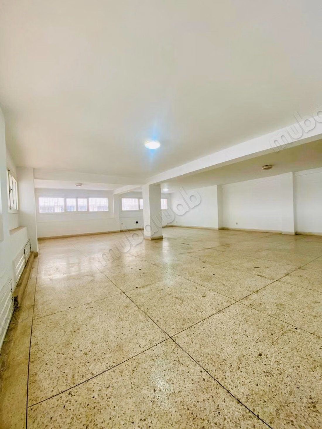 Local commercial d'angle à Vendre 
CIL 329m2