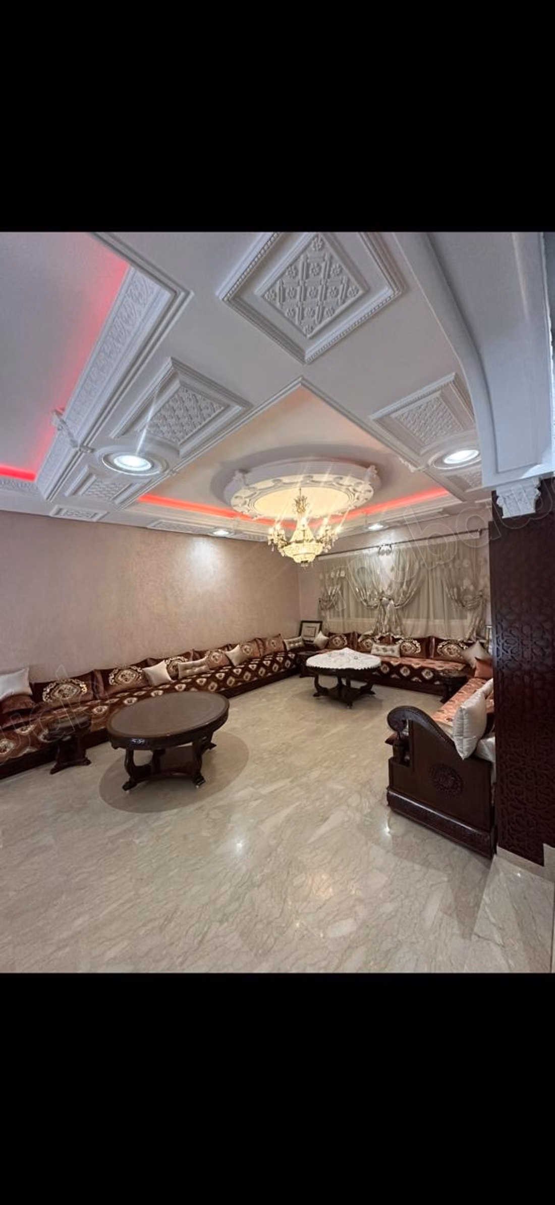 Magnifique villa à louer à Route Casablanca. 
7 pièces. 
Bien meublé