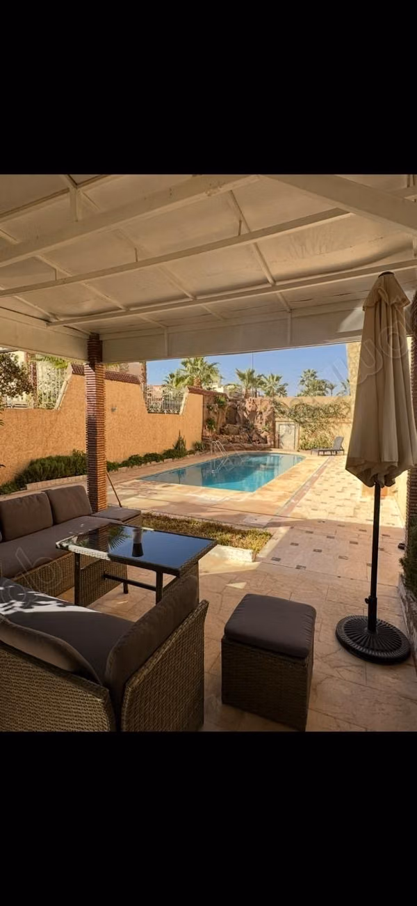 Magnifique villa à louer à Route Casablanca. 
7 pièces. 
Bien meublé