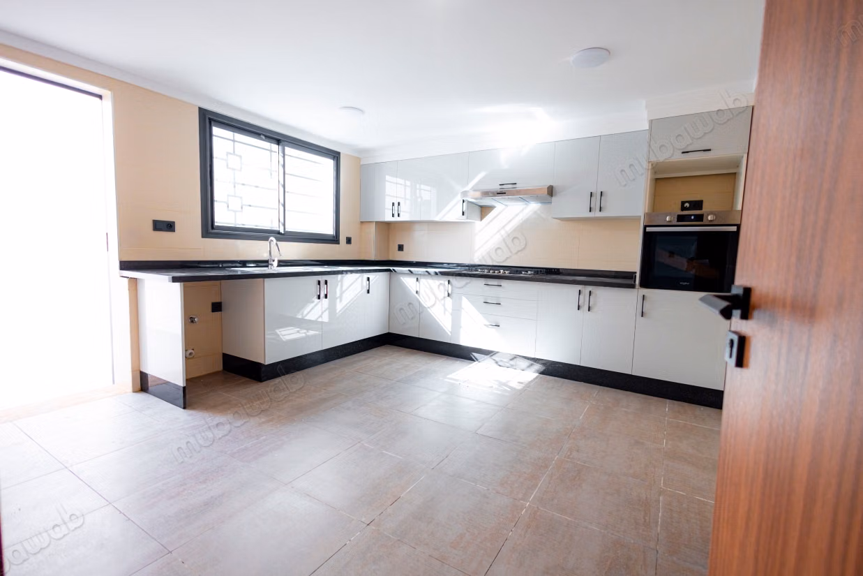 Suntuosa casa en venta en Route Immouzer. Área total 492 m²