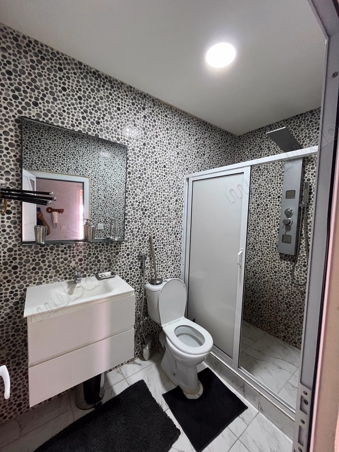 Appartement de vacances à louer à Hay Salam. 2 chambres. Salon Marocain, sécurité