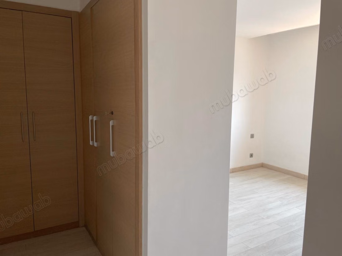 Bell'appartamento in affitto a Riyad. 2 camere confortevoli. Con ascensore e terrazzo