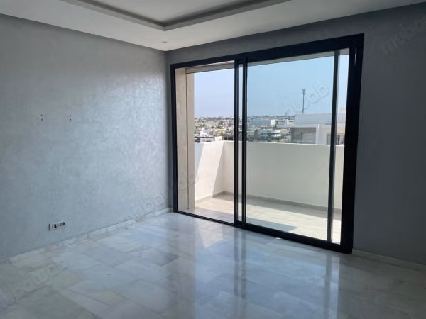 Bell'appartamento in affitto a Riyad. 2 camere confortevoli. Con ascensore e terrazzo
