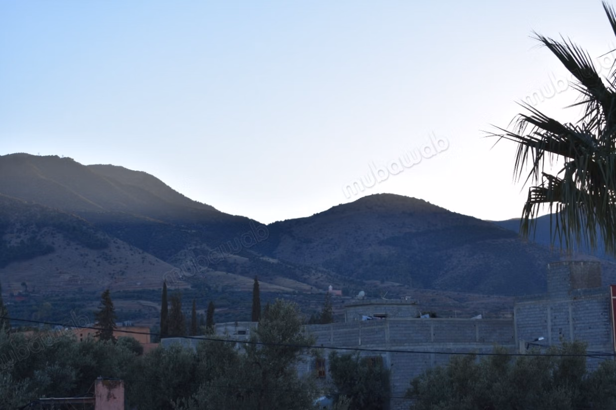 Somptueux Auberge titré à vendre à Amizmiz.
Superficie 699 m²
