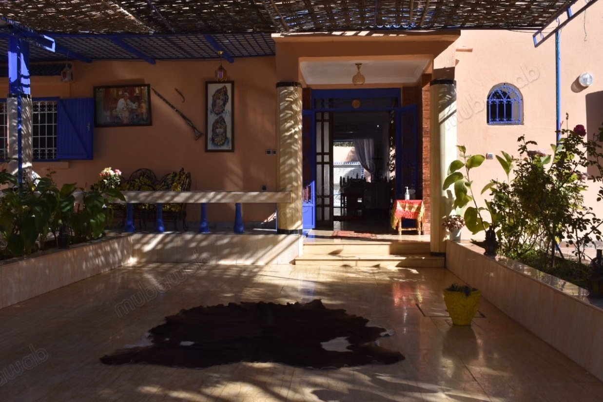 Somptueux Auberge titré à vendre à Amizmiz.
Superficie 699 m²