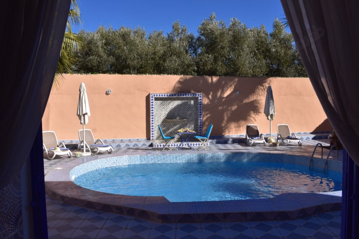 Somptueux Auberge titré à vendre à Amizmiz.
Superficie 699 m²