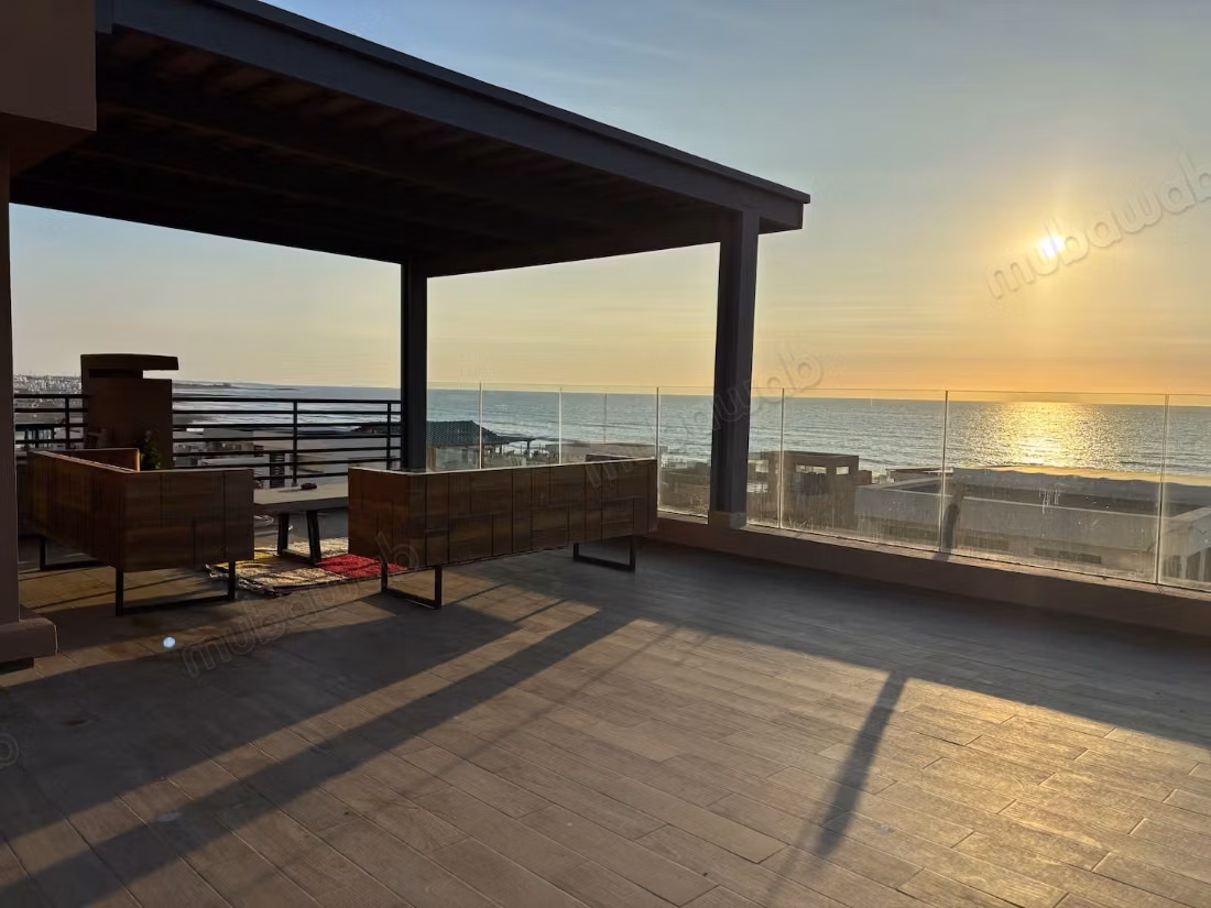 Magnificent villa, sea view, close to the beach