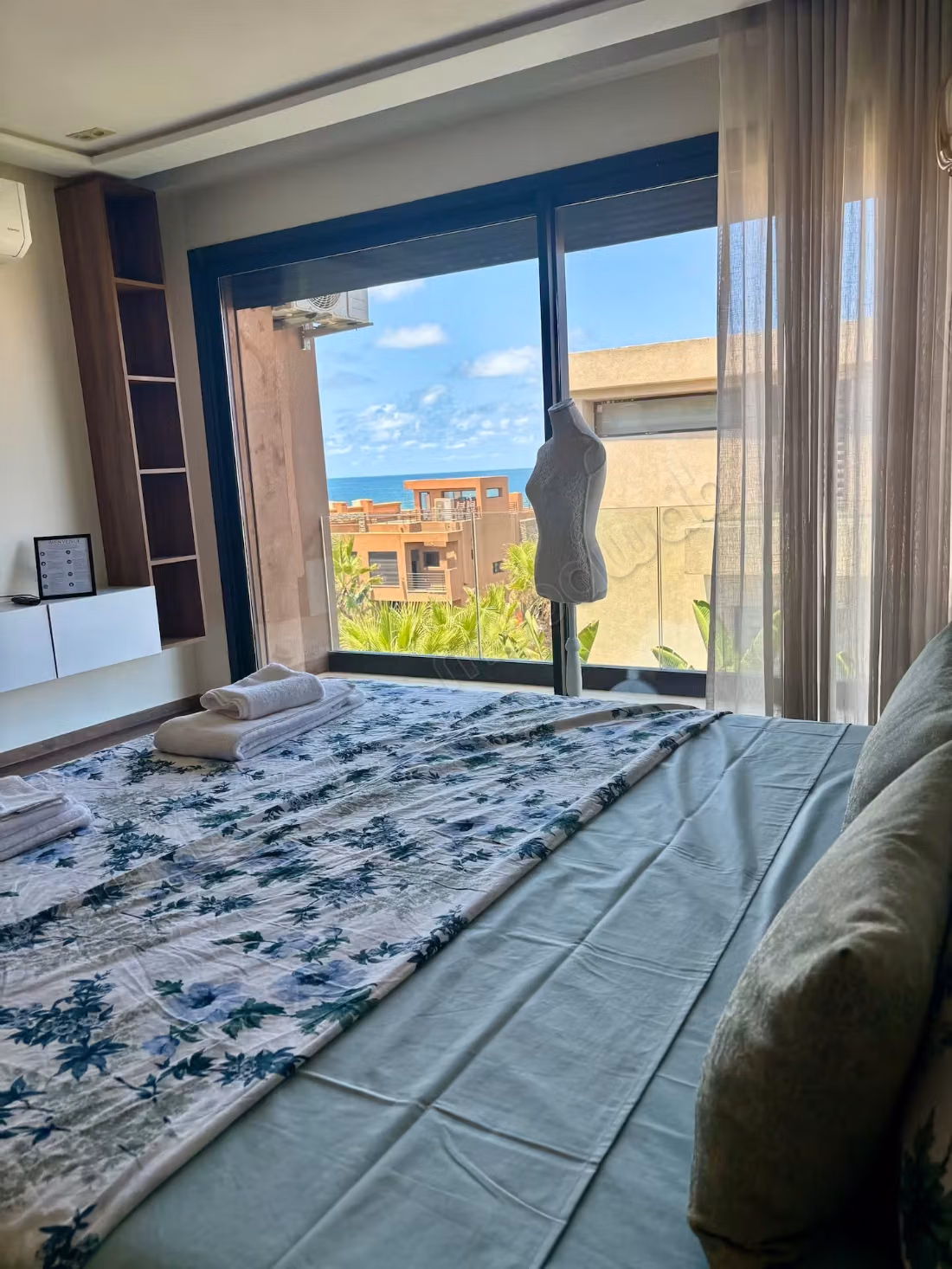 Magnificent villa, sea view, close to the beach