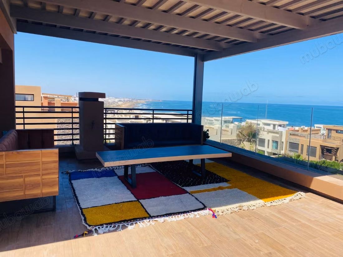 Magnificent villa, sea view, close to the beach