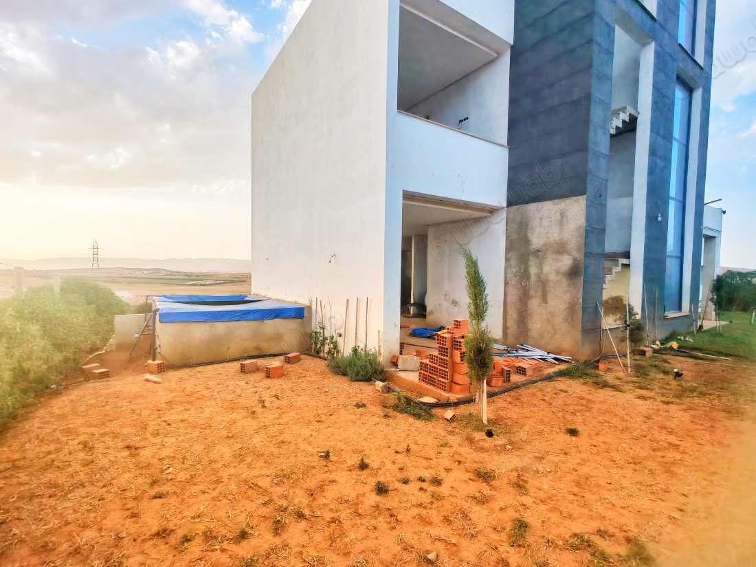 Tenuta agricola in vendita a Jawhara. Superficie 150 m². Sistema di sicurezza