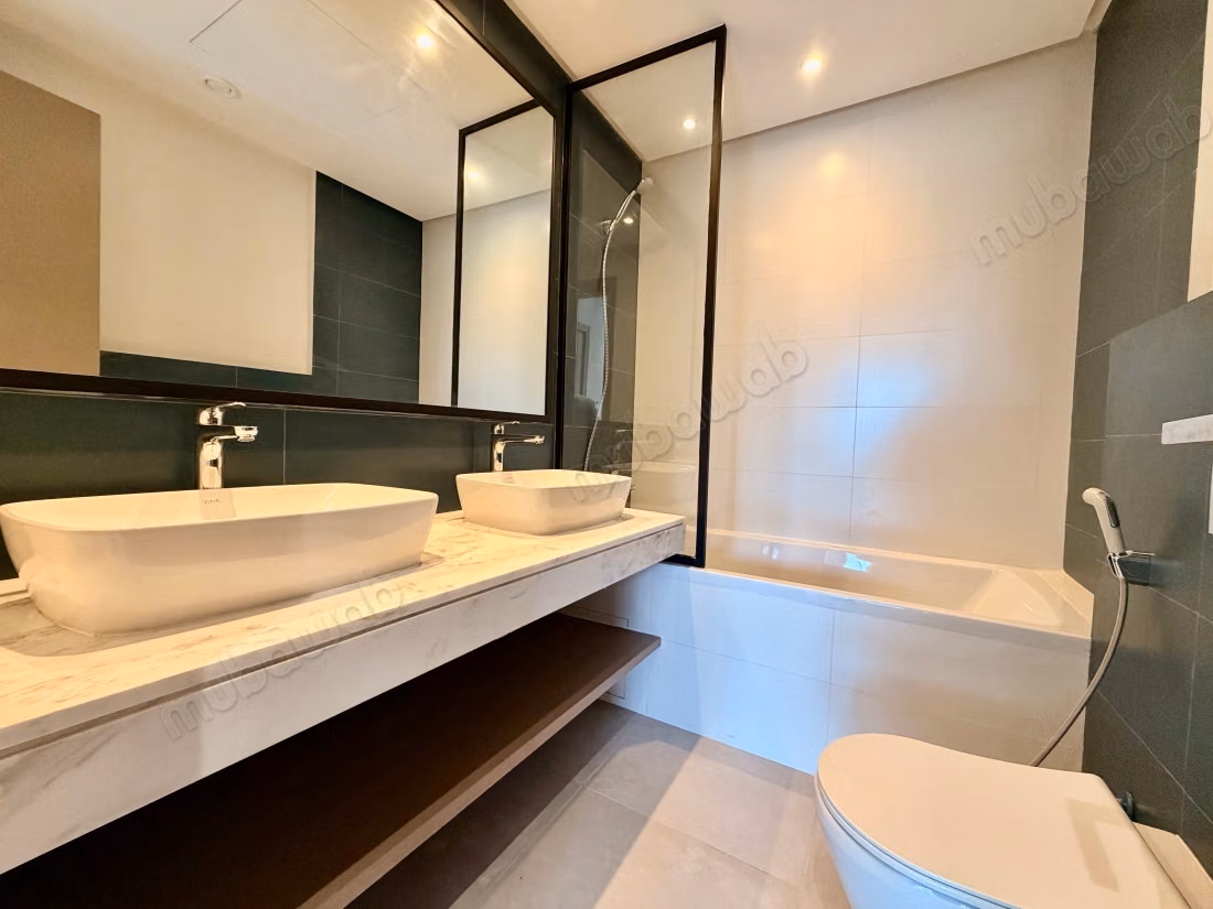 Appartement à louer à Ain Diab Extension. 3 belles chambres. Système de parabole et résidence sécurisée