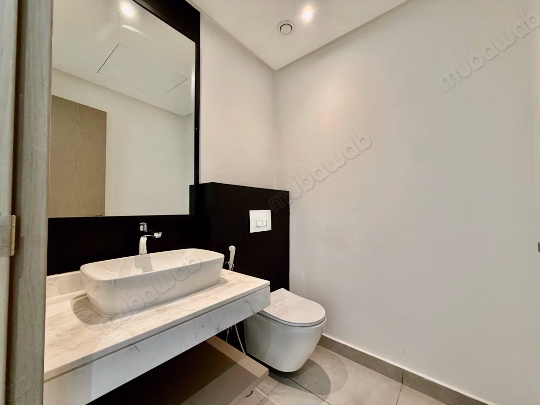 Appartement à louer à Ain Diab Extension. 3 belles chambres. Système de parabole et résidence sécurisée