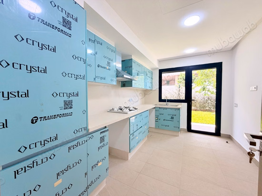 Appartement à louer à Ain Diab Extension. 3 belles chambres. Système de parabole et résidence sécurisée