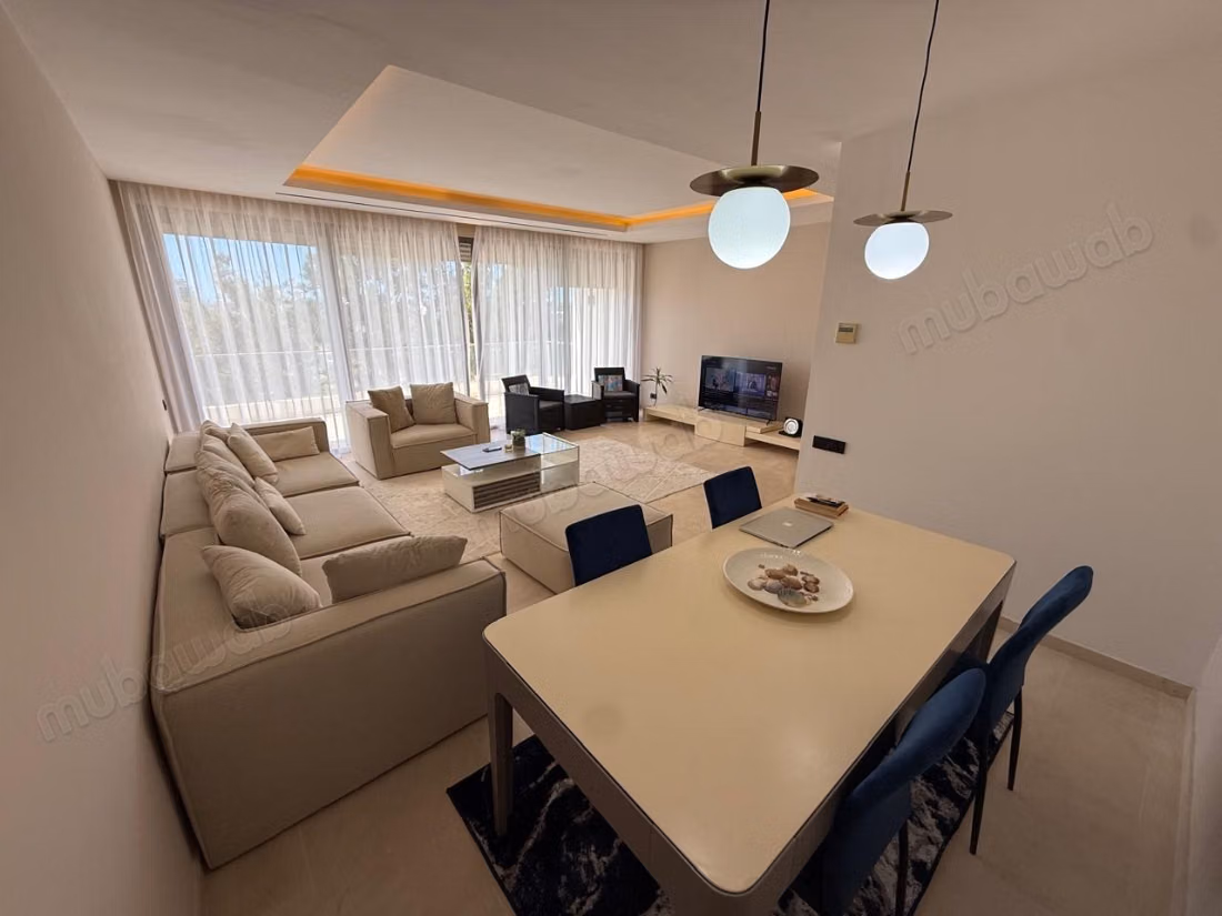 Appartement à louer à Souissi. 3 grandes pièces. Meublé
