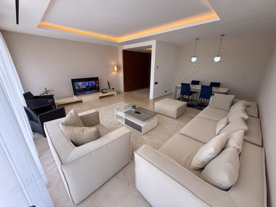 Appartement à louer à Souissi. 3 grandes pièces. Meublé