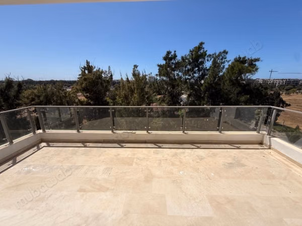 Appartement à louer à Souissi. 3 grandes pièces. Meublé