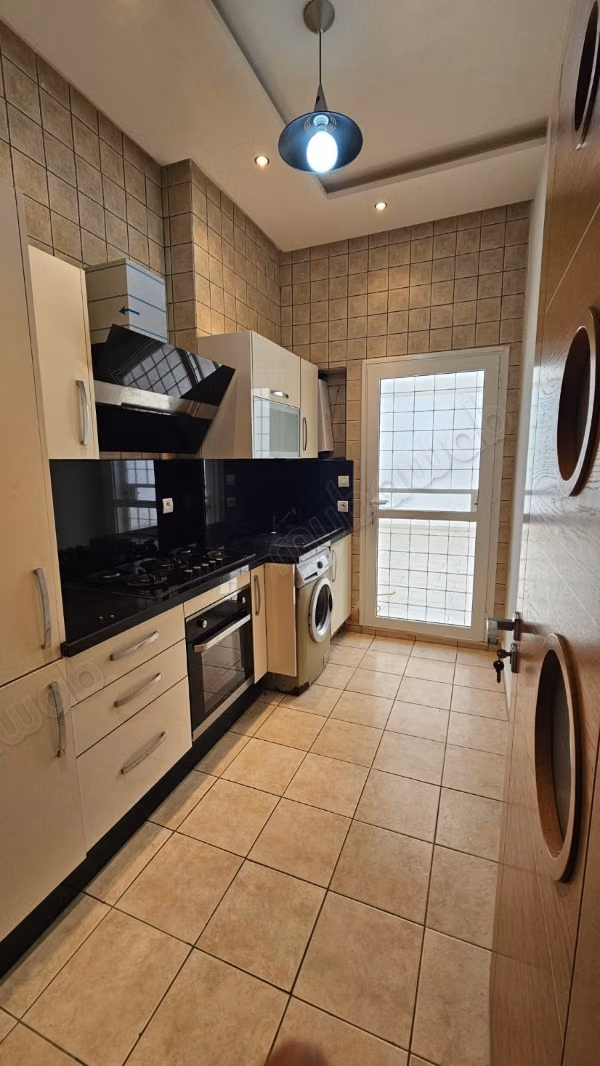 Alquile este apartamento en Haut Agdal. 1 habitación. Con ascensor y terraza