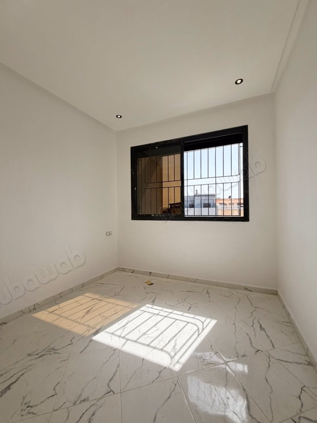 Louez cet appartement à Azib Haj Kaddour. 3 pièces. Résidence sécurisée
