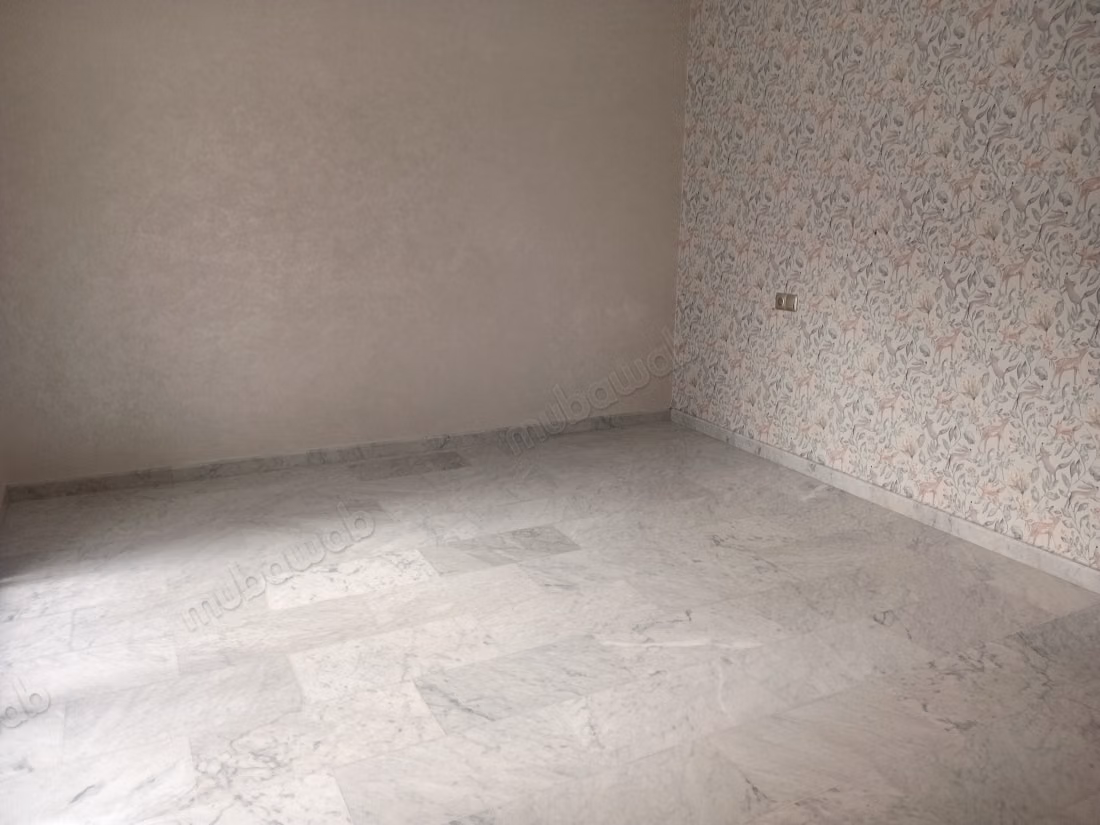 Very beautiful empty apartment with terrace Princess