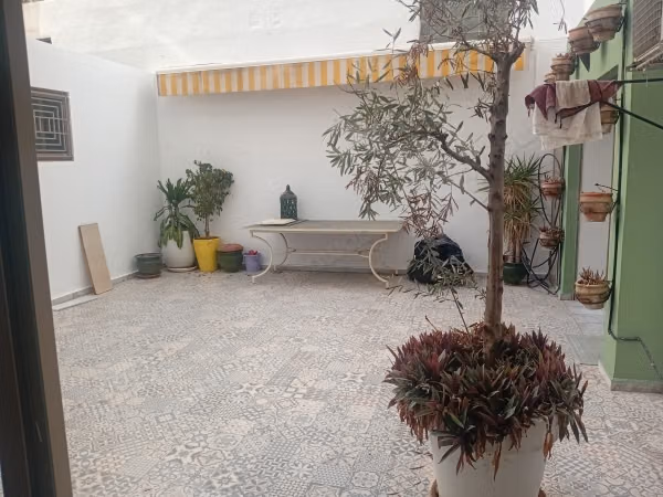 Very beautiful empty apartment with terrace Princess