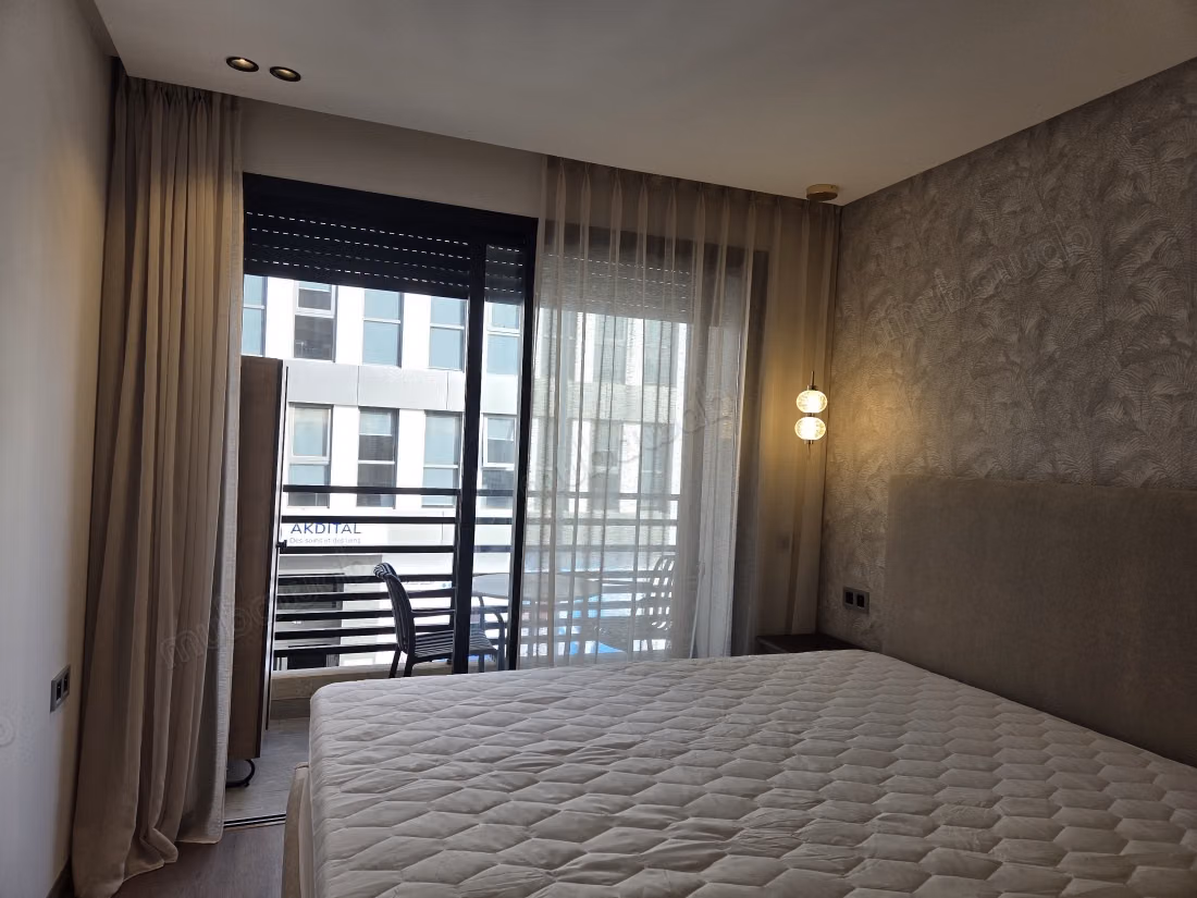 Nuovo studio arredato in affitto a Oasis