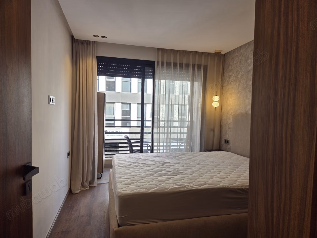 Nuovo studio arredato in affitto a Oasis