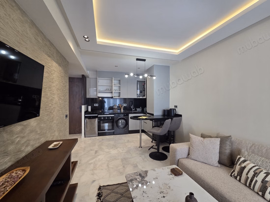 Nuovo studio arredato in affitto a Oasis