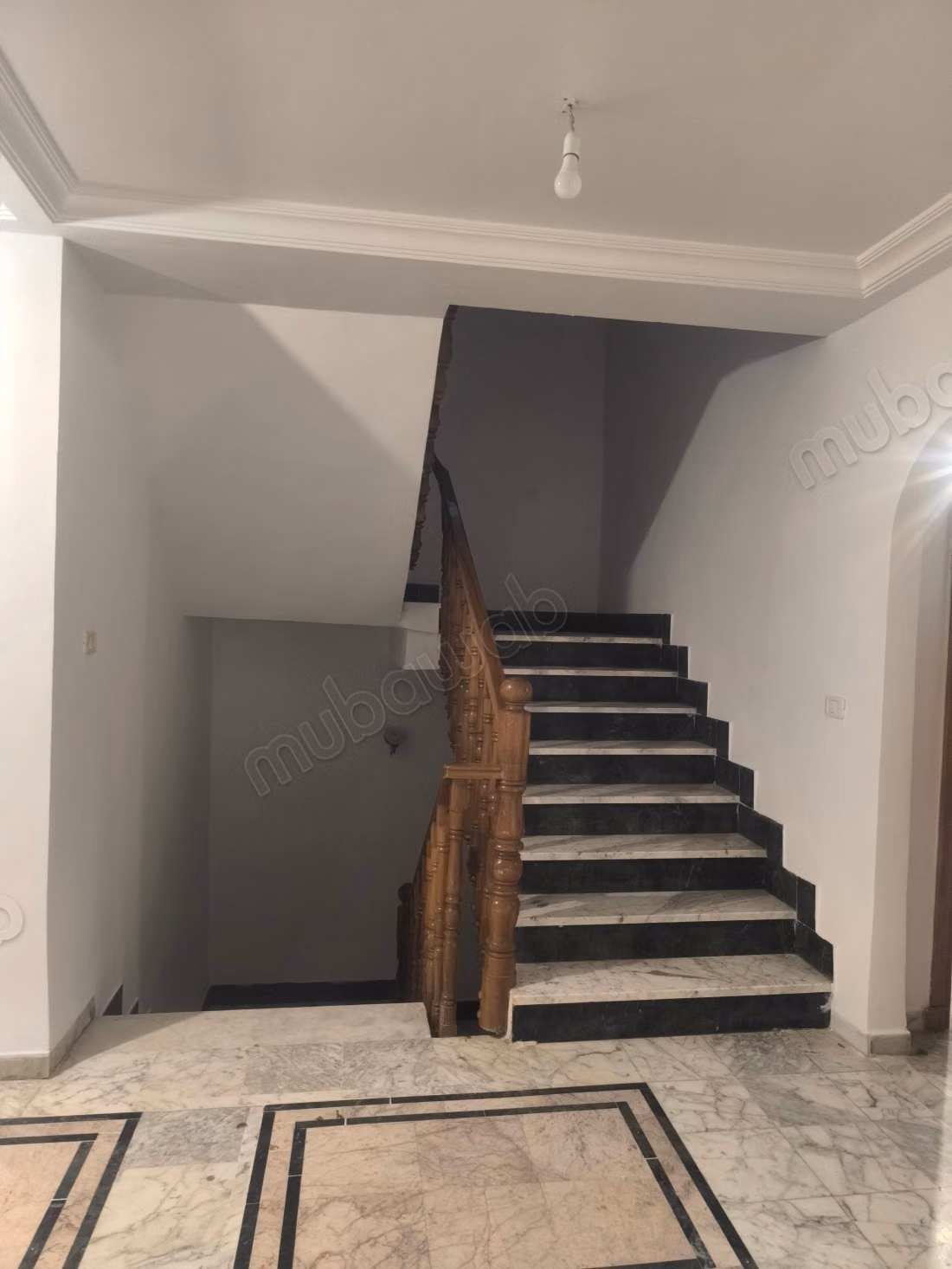 Maison de luxe à louer à Gammarth Supérieur. Surface de 600 m². Belle terrasse et jardin