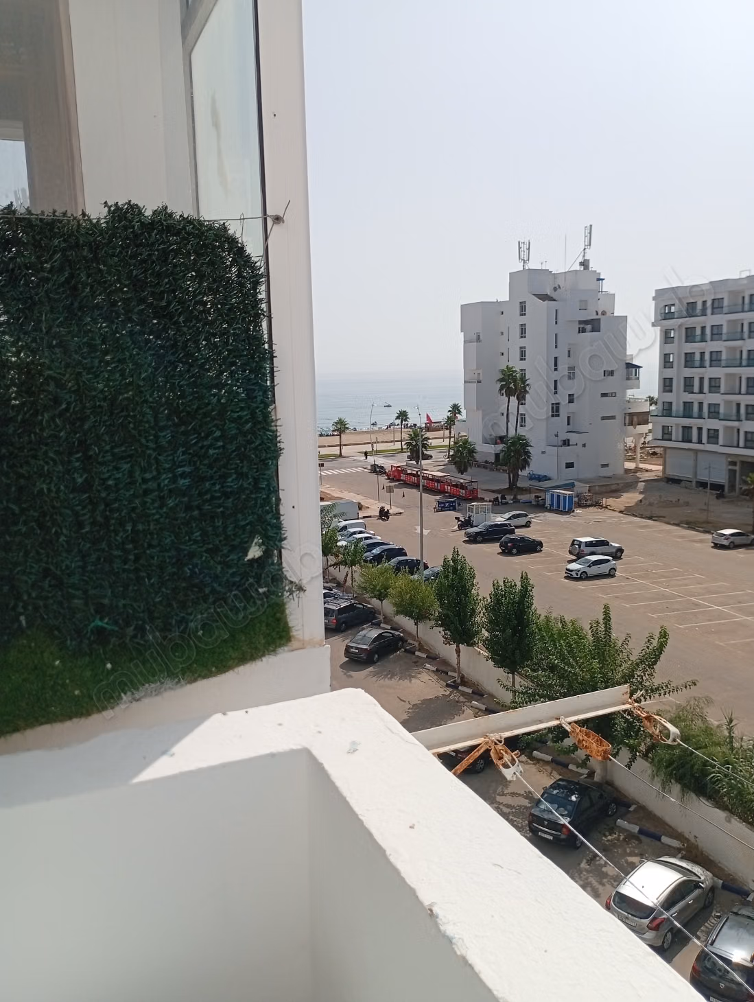 Appartement en vente à Martil. 2 grandes pièces. Prestation de conciergerie, belle Piscine