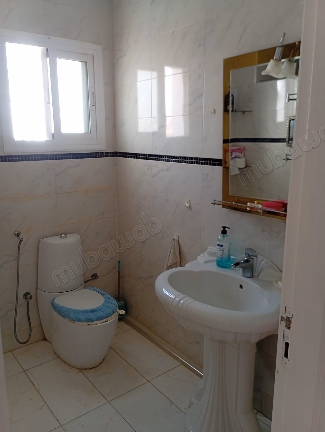 Appartement en vente à Martil. 2 grandes pièces. Prestation de conciergerie, belle Piscine