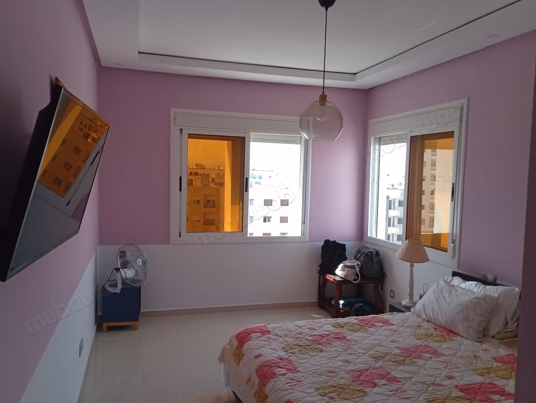 Appartement en vente à Martil. 2 grandes pièces. Prestation de conciergerie, belle Piscine
