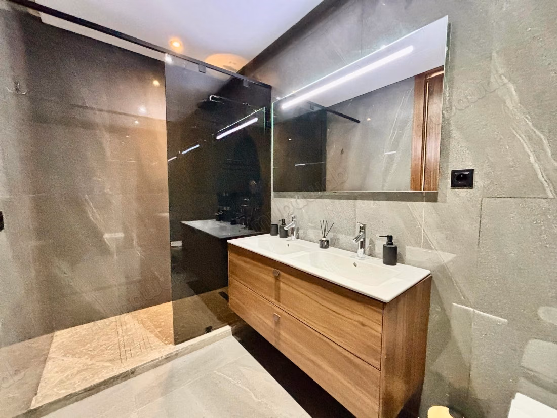 Appartement deux chambres meuble avec vue sur parc