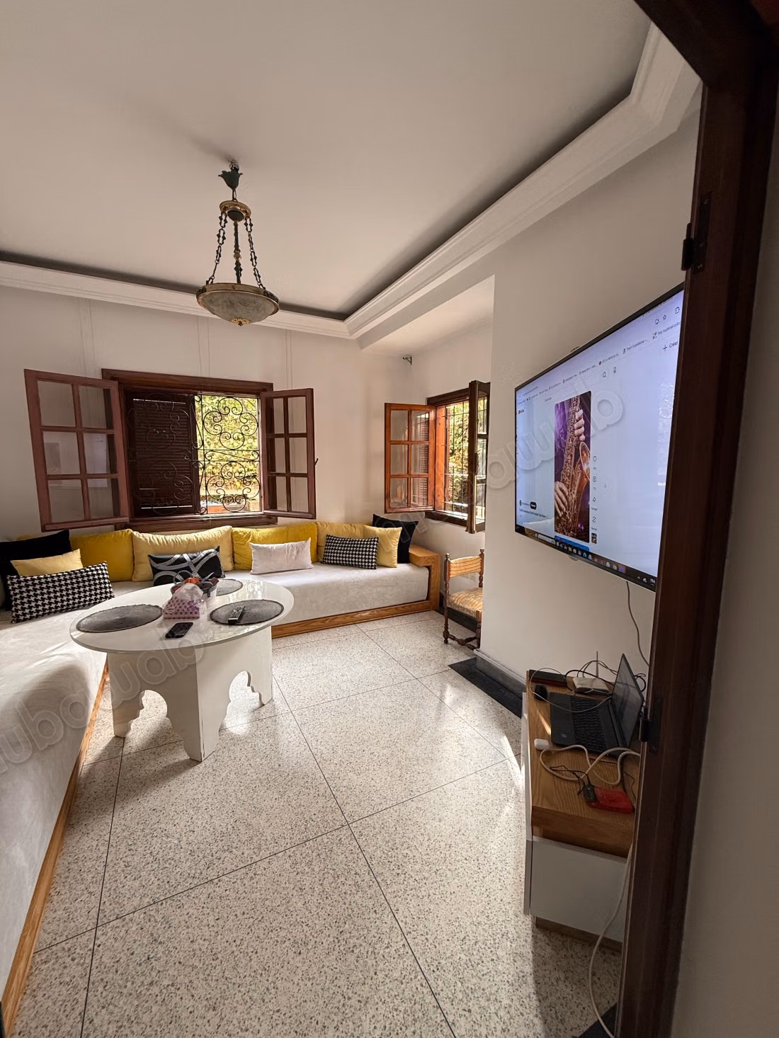 فيلا فاخرة للبيع في حي إينارا. 3 غرف كبيرة. تراس