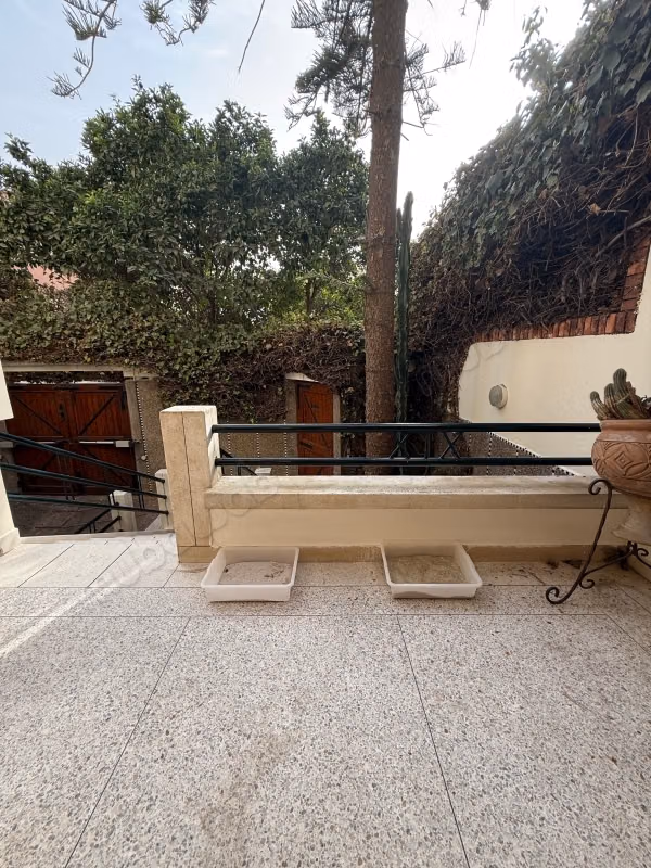 Maison de luxe à vendre à Hay Inara. 
3 grandes pièces. 
Terrasse