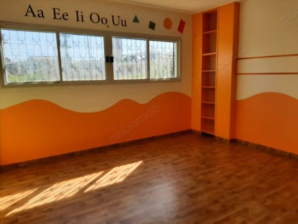 Local Commercial de 170 m² en RDC de Résidence
