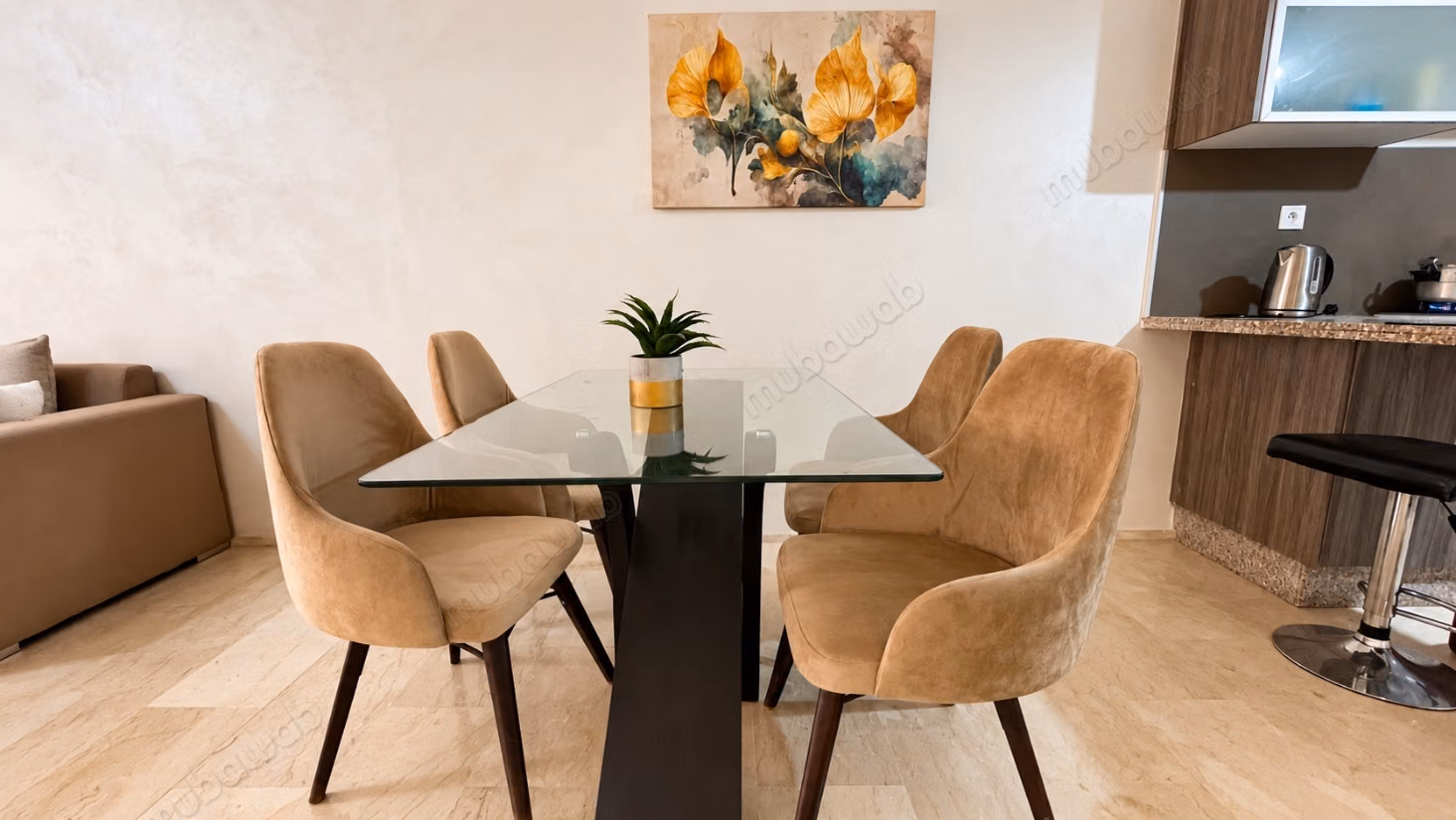 Studio 80m² Meublé Av. Hassan II 
Face Gare