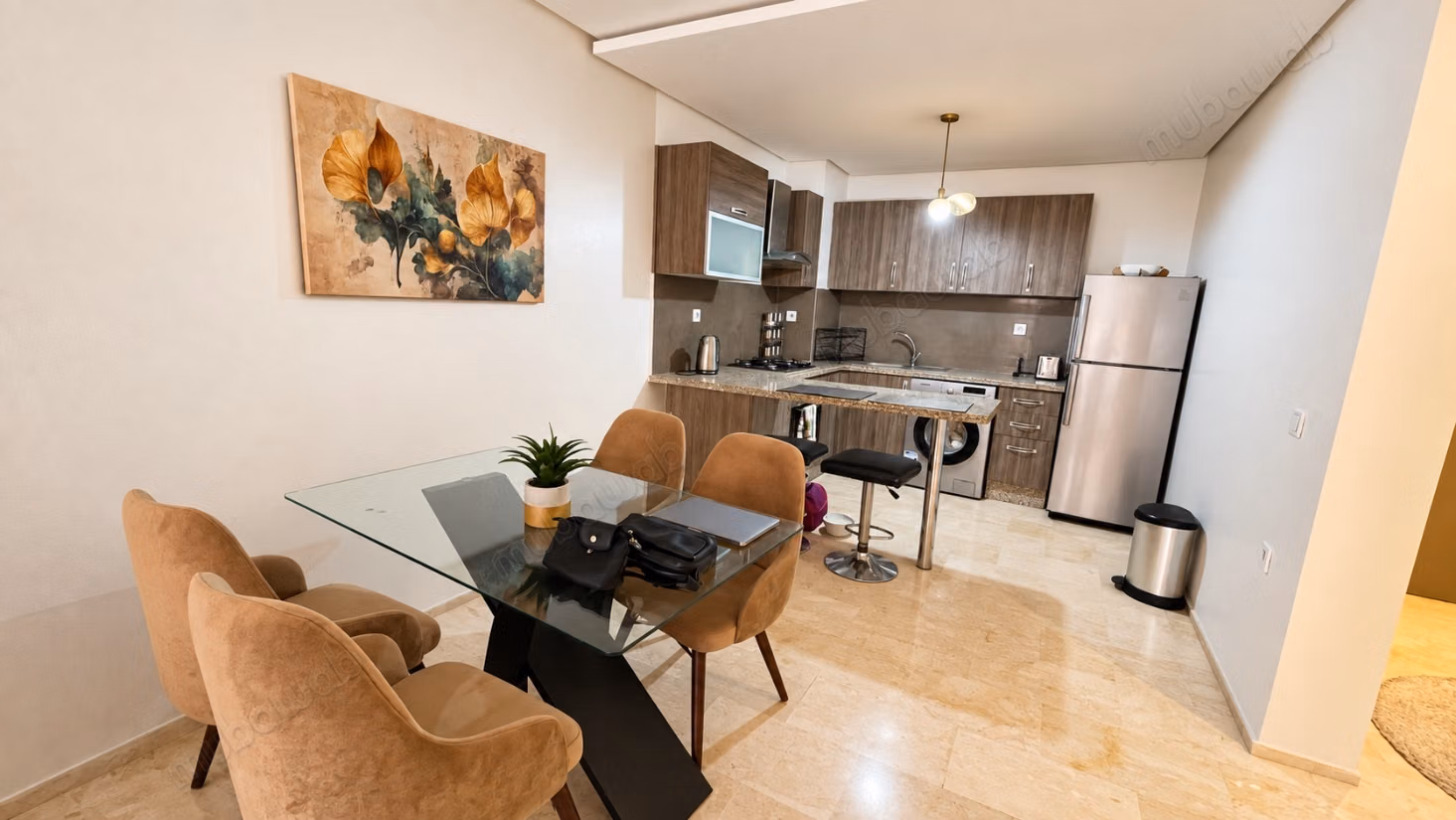 Studio 80m² Meublé Av. Hassan II 
Face Gare