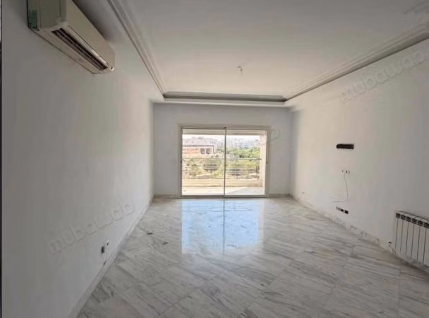 Appartement en location à Les Berges Du Lac 1. Superficie 150 m²