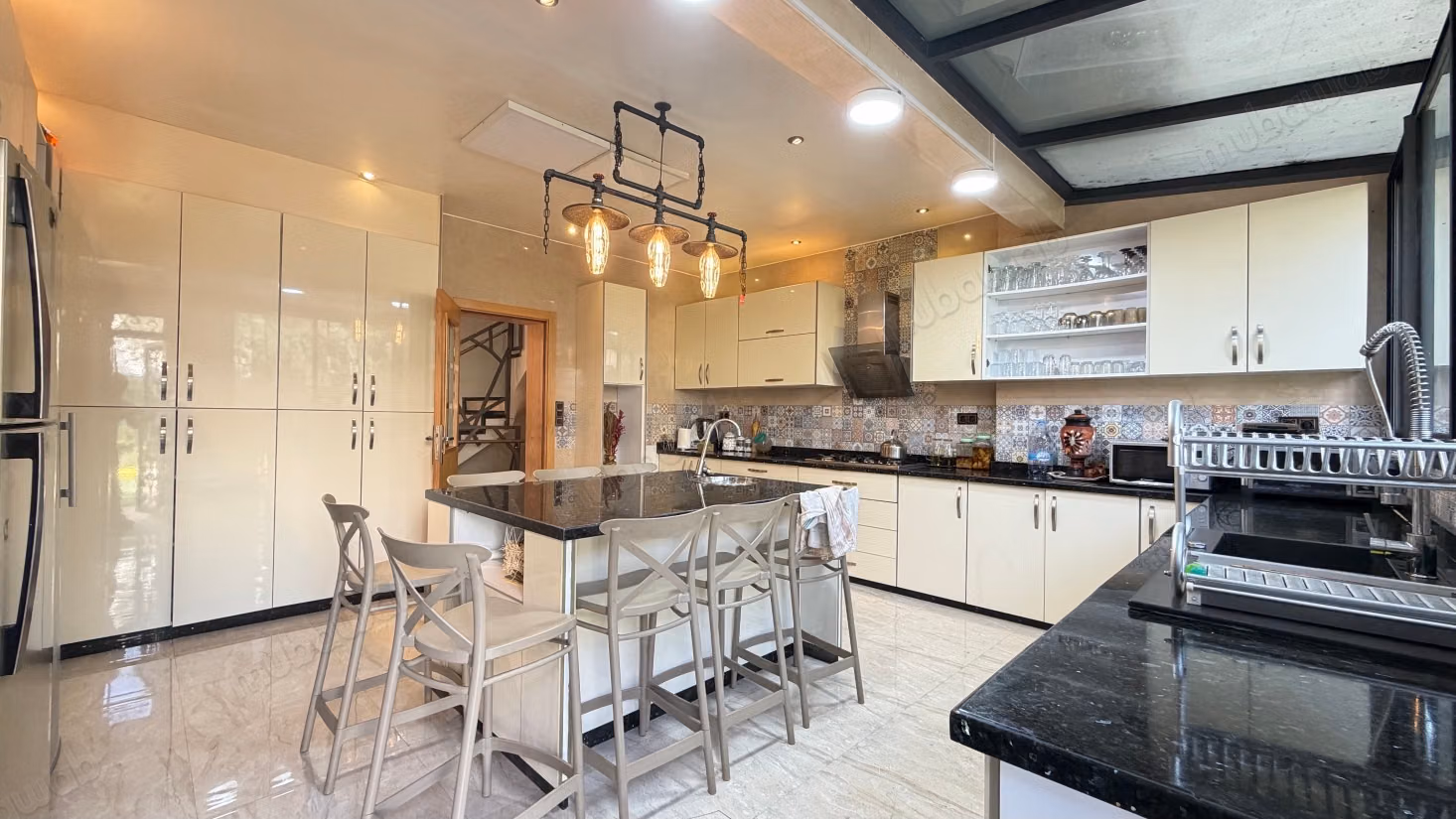 Villa de excepción en venta - 700 m² construidos en 3 niveles