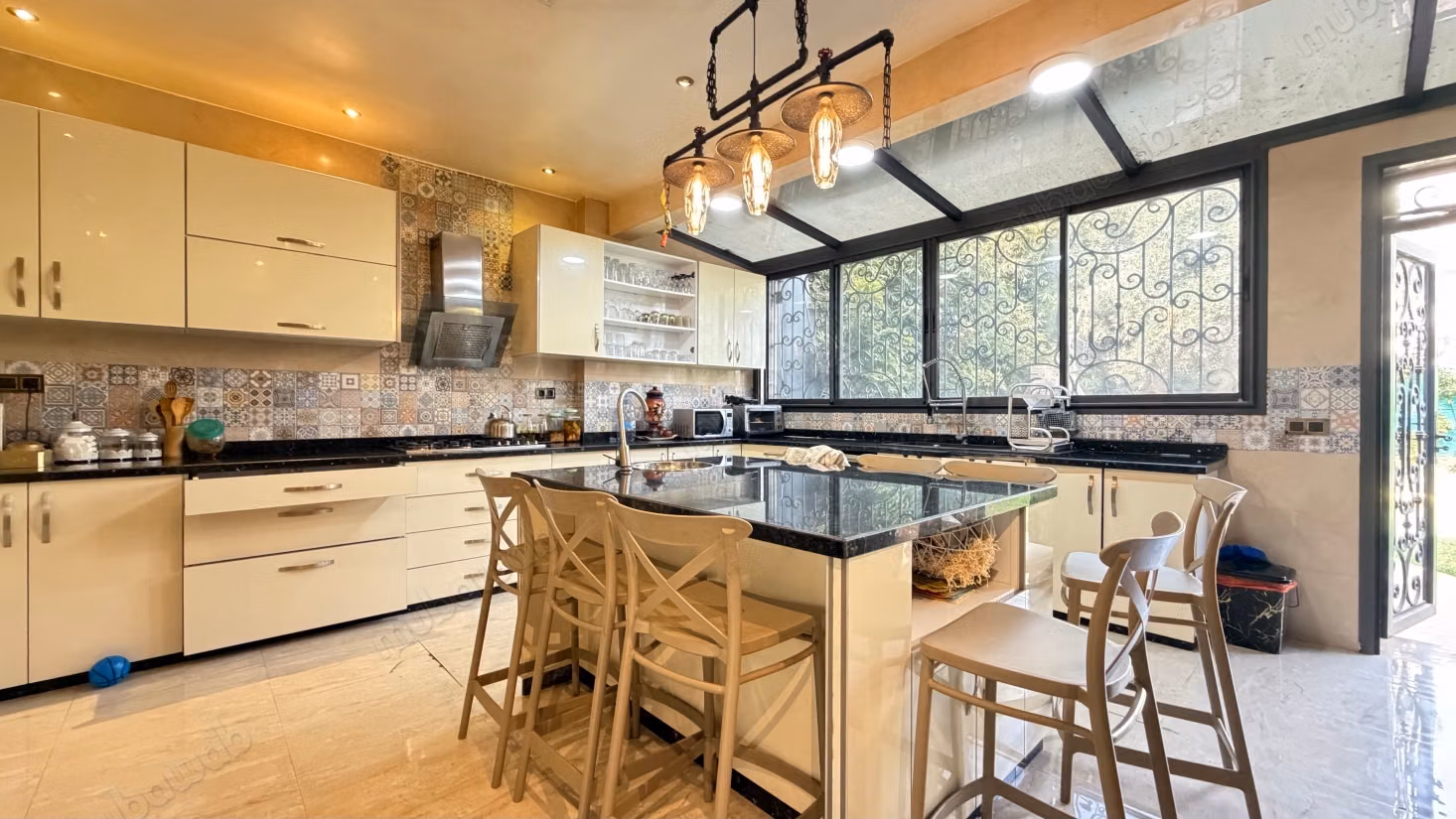 Villa de excepción en venta - 700 m² construidos en 3 niveles