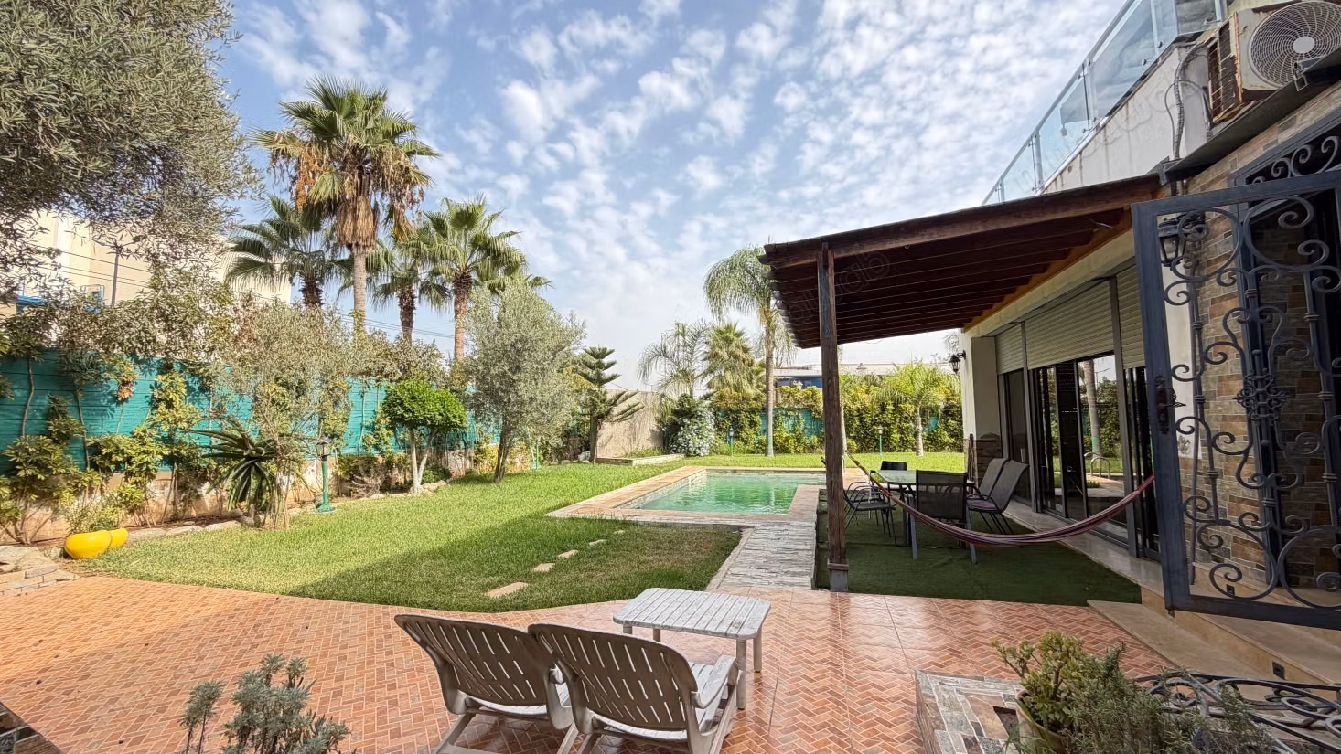 Villa de excepción en venta - 700 m² construidos en 3 niveles