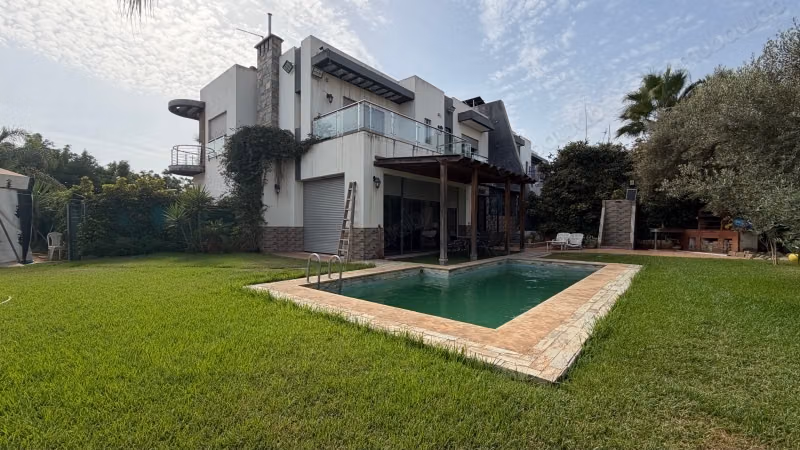 Villa d’exception à vendre – 700 m² bâtis sur 3 niveaux