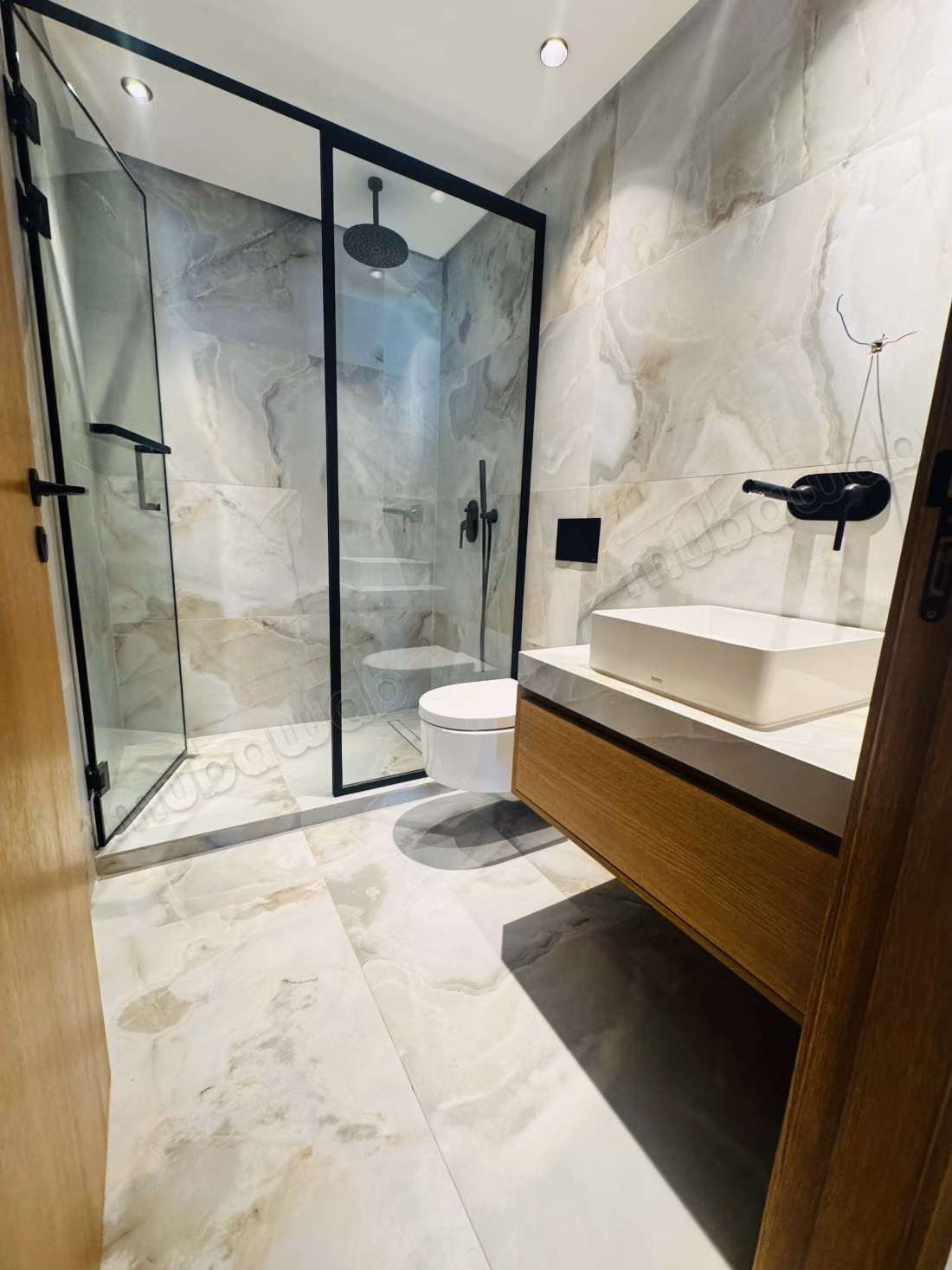 Duplex palmier 120 metres avendre