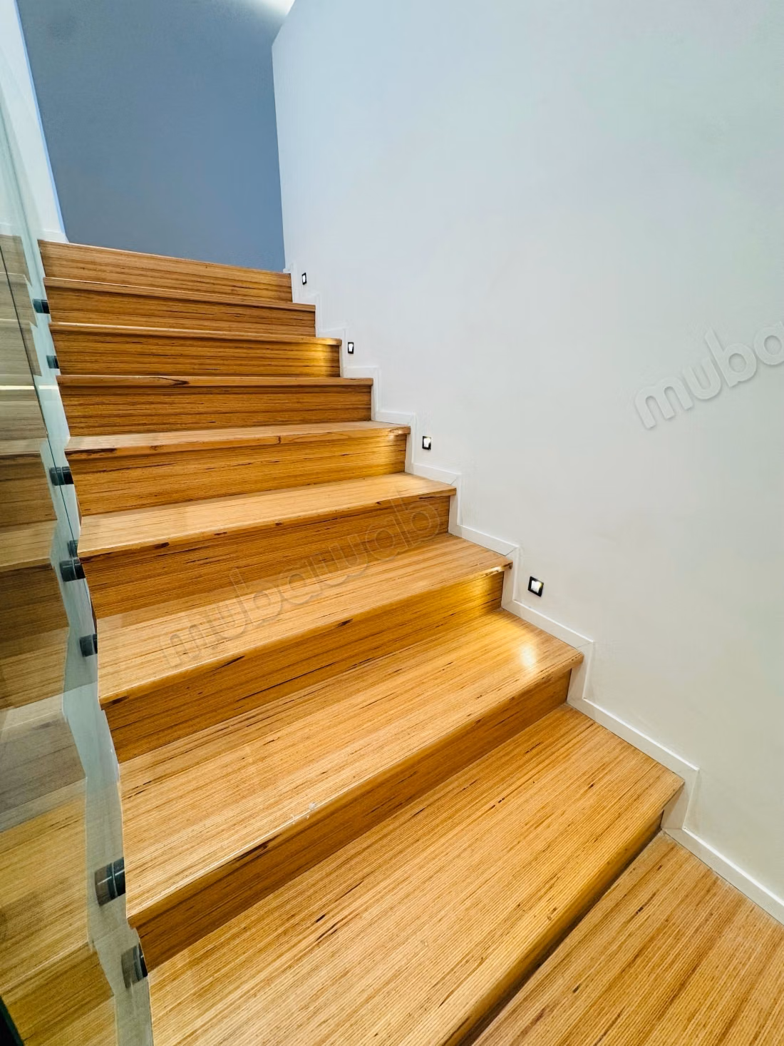 Duplex palmier 120 metres avendre