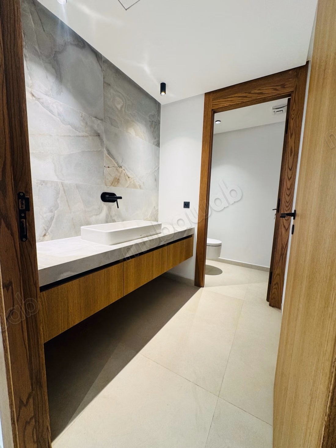 Duplex palmier 120 metres avendre